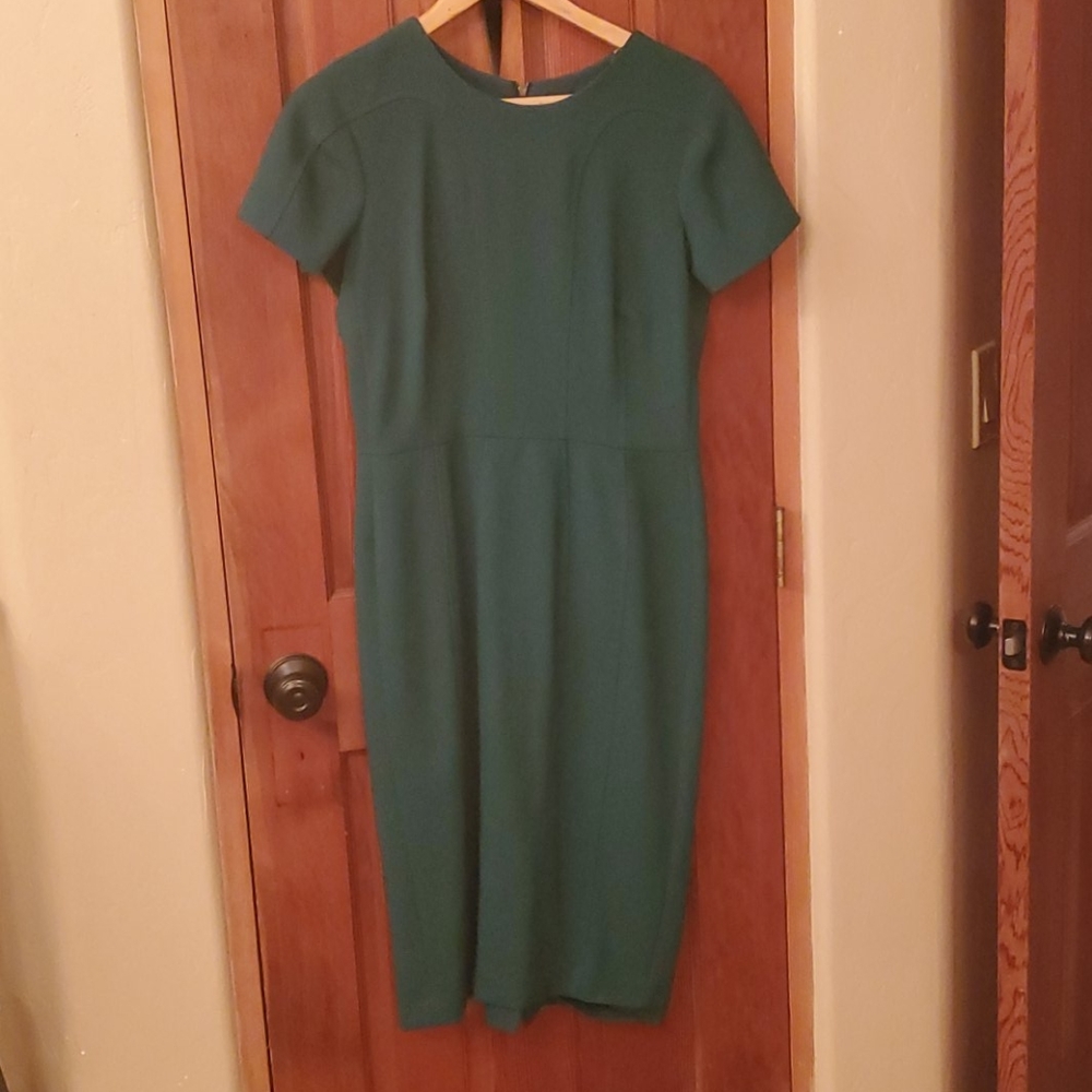Forest green short sleeve dress with matching belt